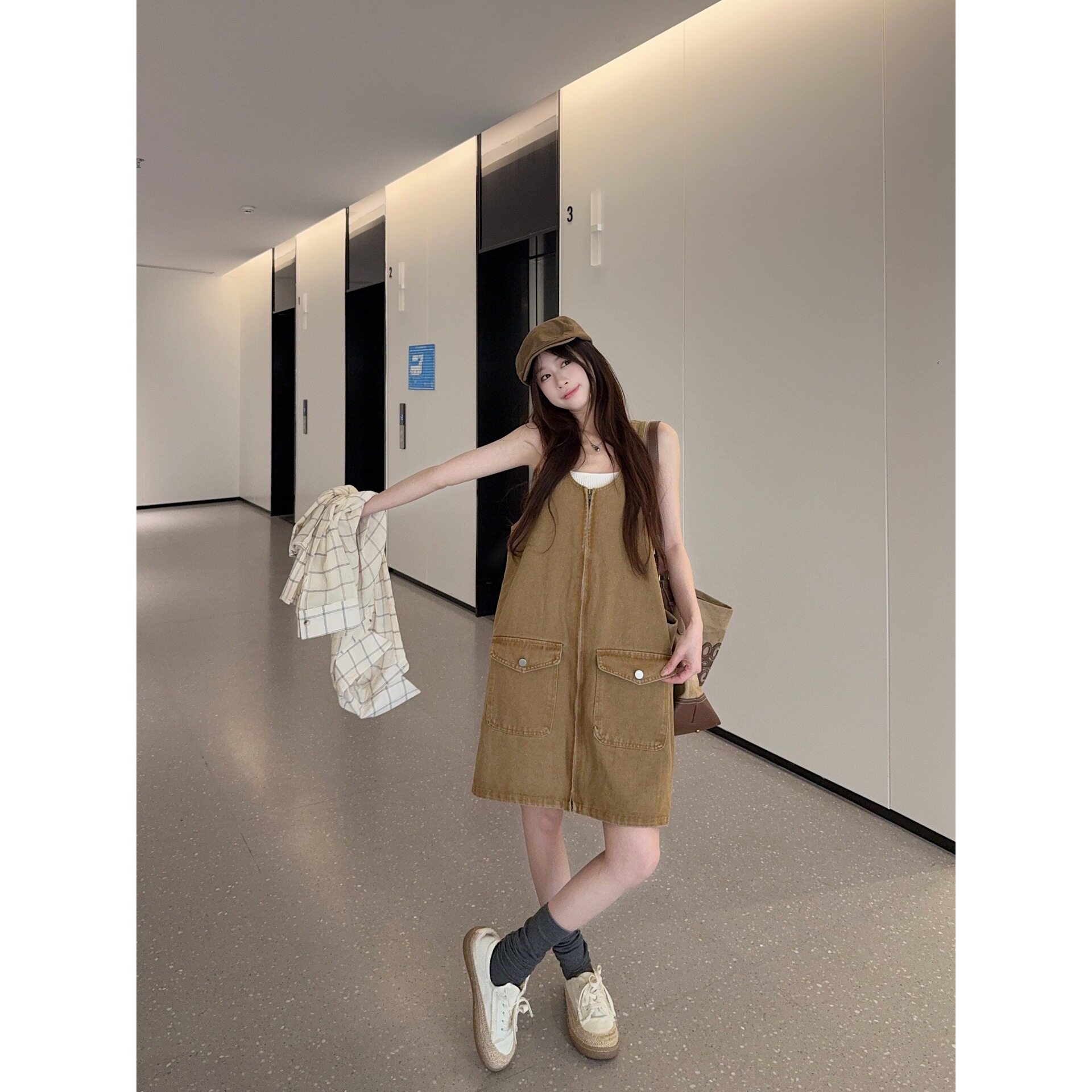 实拍 无袖牛仔连衣裙女夏季新款宽松休闲拉链设计感背带短裙11480
