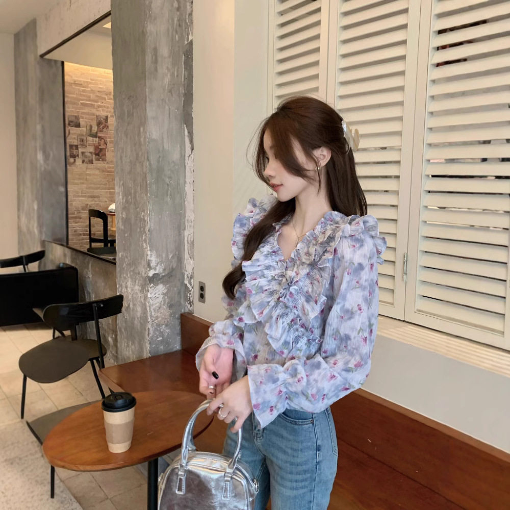 实拍2025春夏V领气质荷叶边上衣女宽松薄款蓝色印花雪纺衬衫