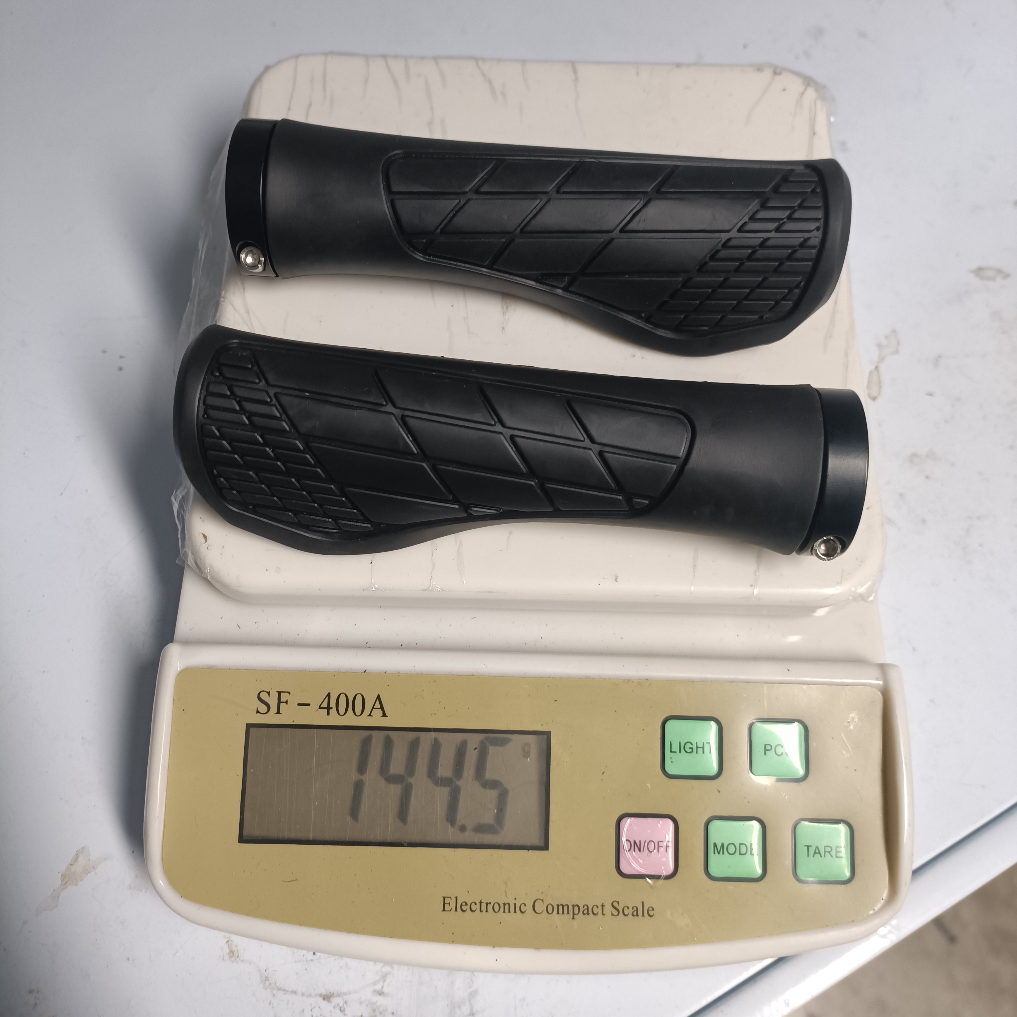 MAXTRON美壮GA3人体工学掌托锁死把套自行车橡胶握把黑色棕色肉球