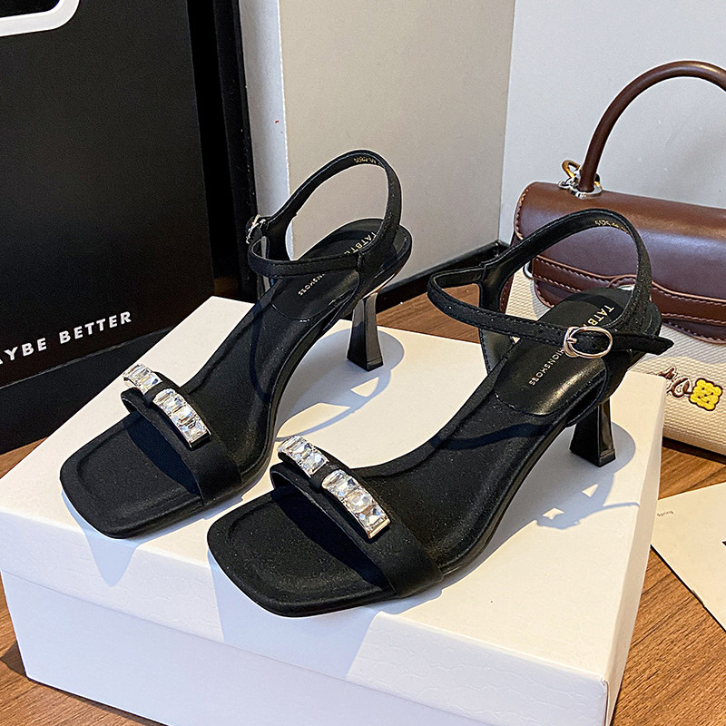 外穿凉鞋女一字扣带2026年夏季新款黑色高跟鞋细跟不累脚高级感鞋