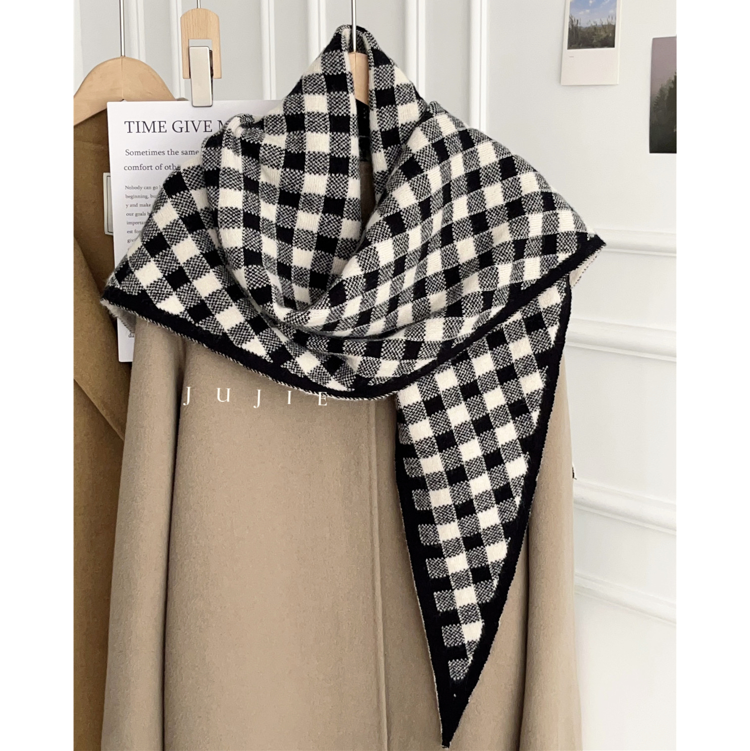 韩版简约黑白棋盘格子百搭大三角围巾披肩女秋冬保暖围脖气质时尚