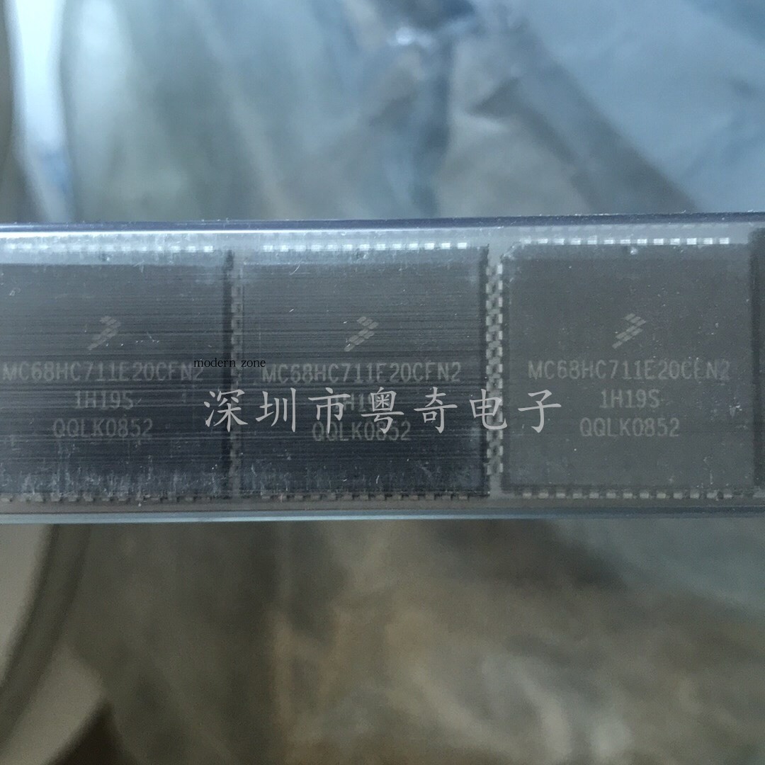 全新原装 MC68HC711E20CFN2 PLCC-52 微控制器芯片 现货