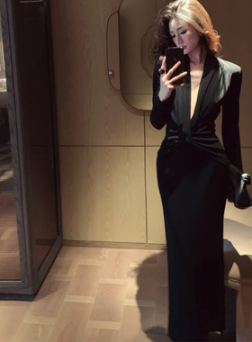 大码女装胖mm法式黑色V领褶皱长袖连衣裙秋季气质收腰礼服长裙子