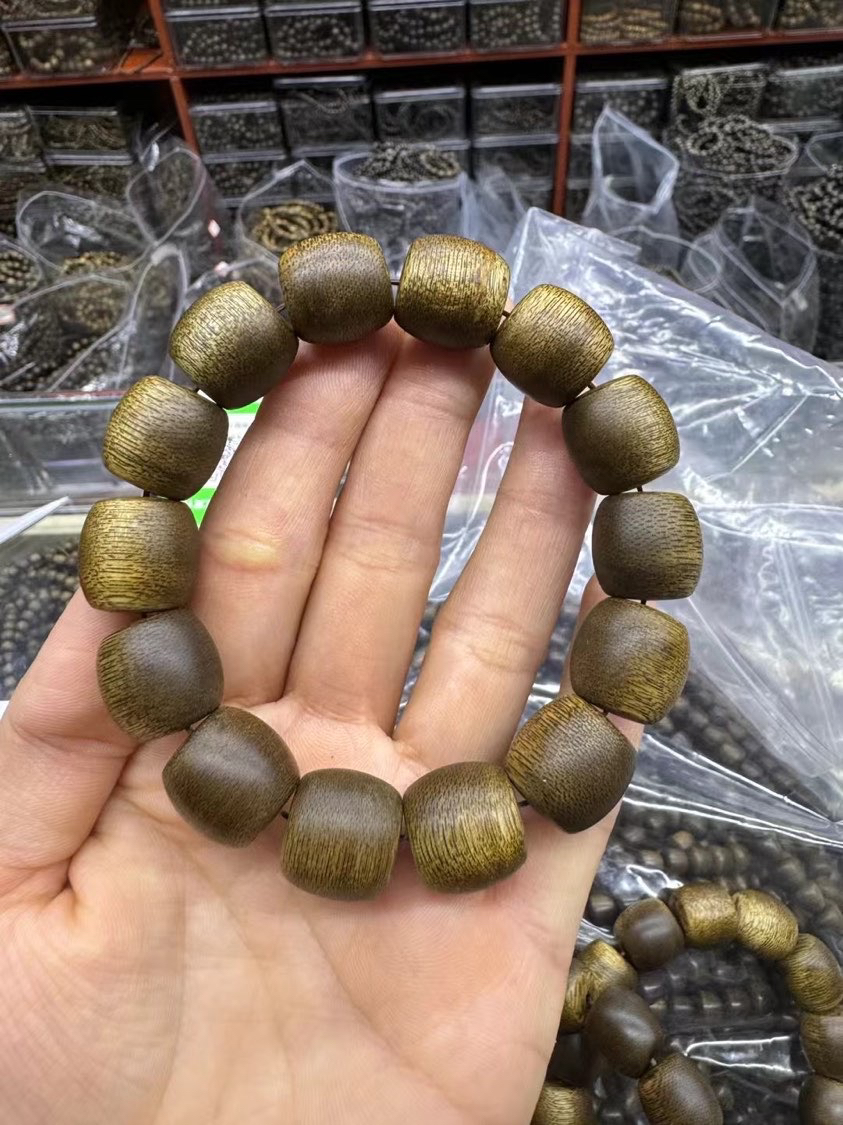 芽庄莺歌绿棋楠沉香手串1.6cm＊14颗约38克九分沉佛珠手链男女