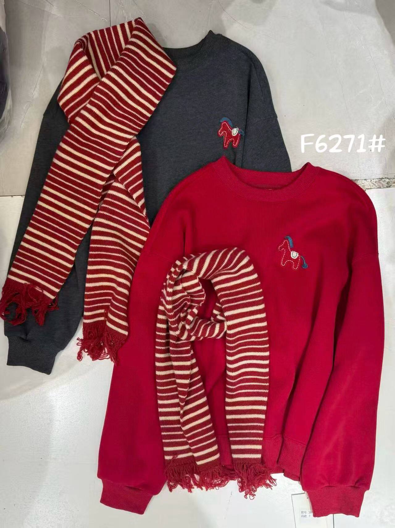 2025秋冬新款圣诞新年氛围感穿搭刺绣小马加绒卫衣配围巾两件套,女装/女士精品,卫衣/绒衫,淘宝优惠券,粉丝福利购,淘宝优惠卷