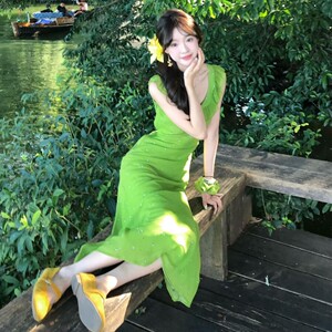 法式绿色荷叶边碎花连衣裙子女夏季2025新款海边度假气质收腰长裙