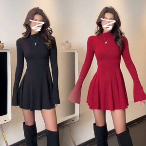 赫本风法式黑色高领连衣裙子女秋冬季2025新款高级感内搭打底短