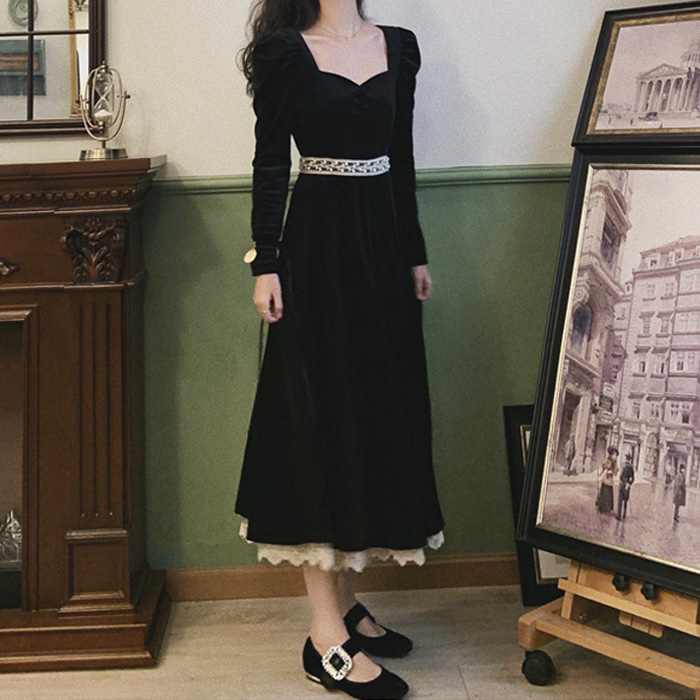 Black velvet dress women's spring 2021 new French style retro light cooked palace style long Hepburn little black skirt