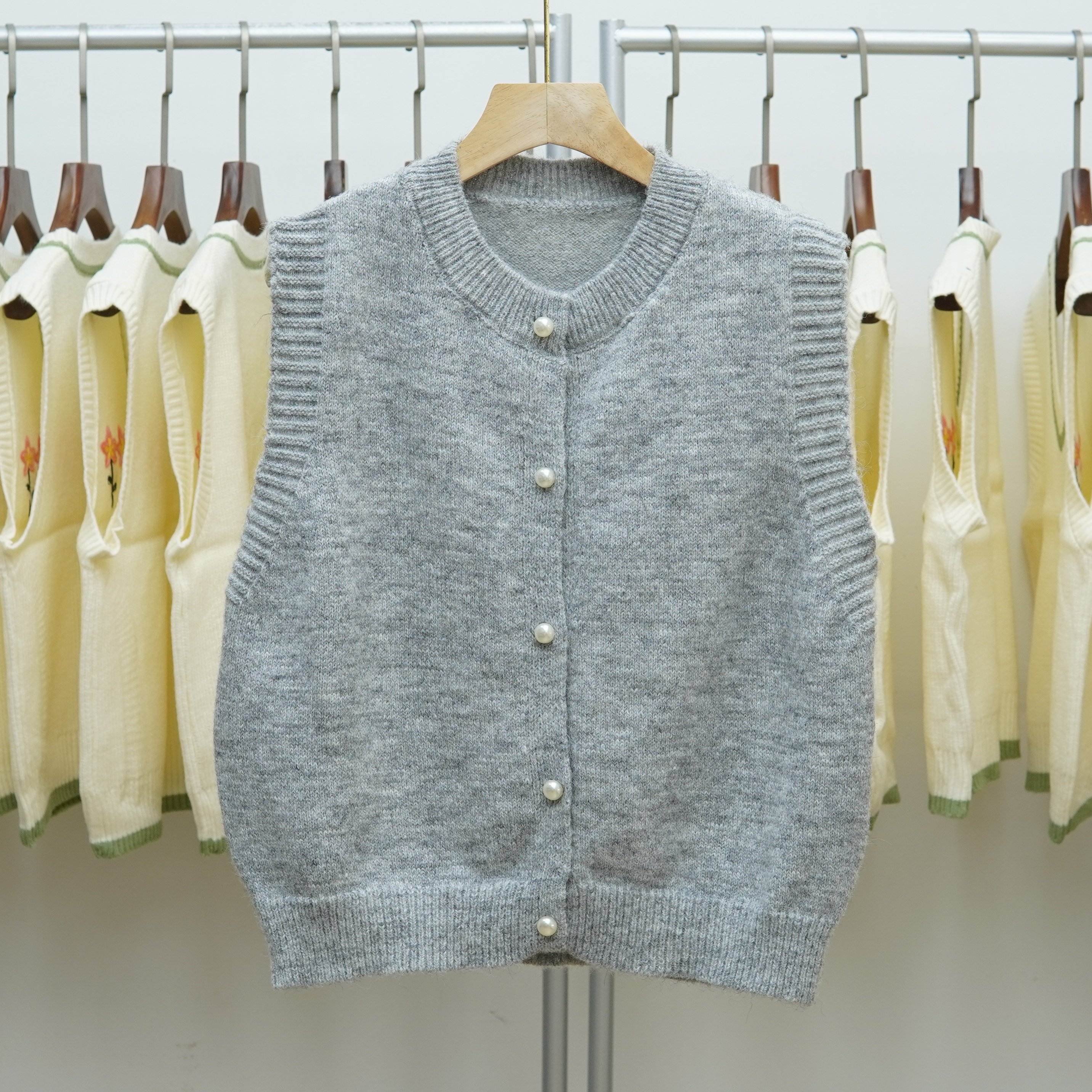 352 圆领针织马甲女纯色显瘦韩版百搭纽扣开衫坎肩背心毛衣外套,女装/女士精品,马夹,淘宝优惠券,粉丝福利购,淘宝优惠卷