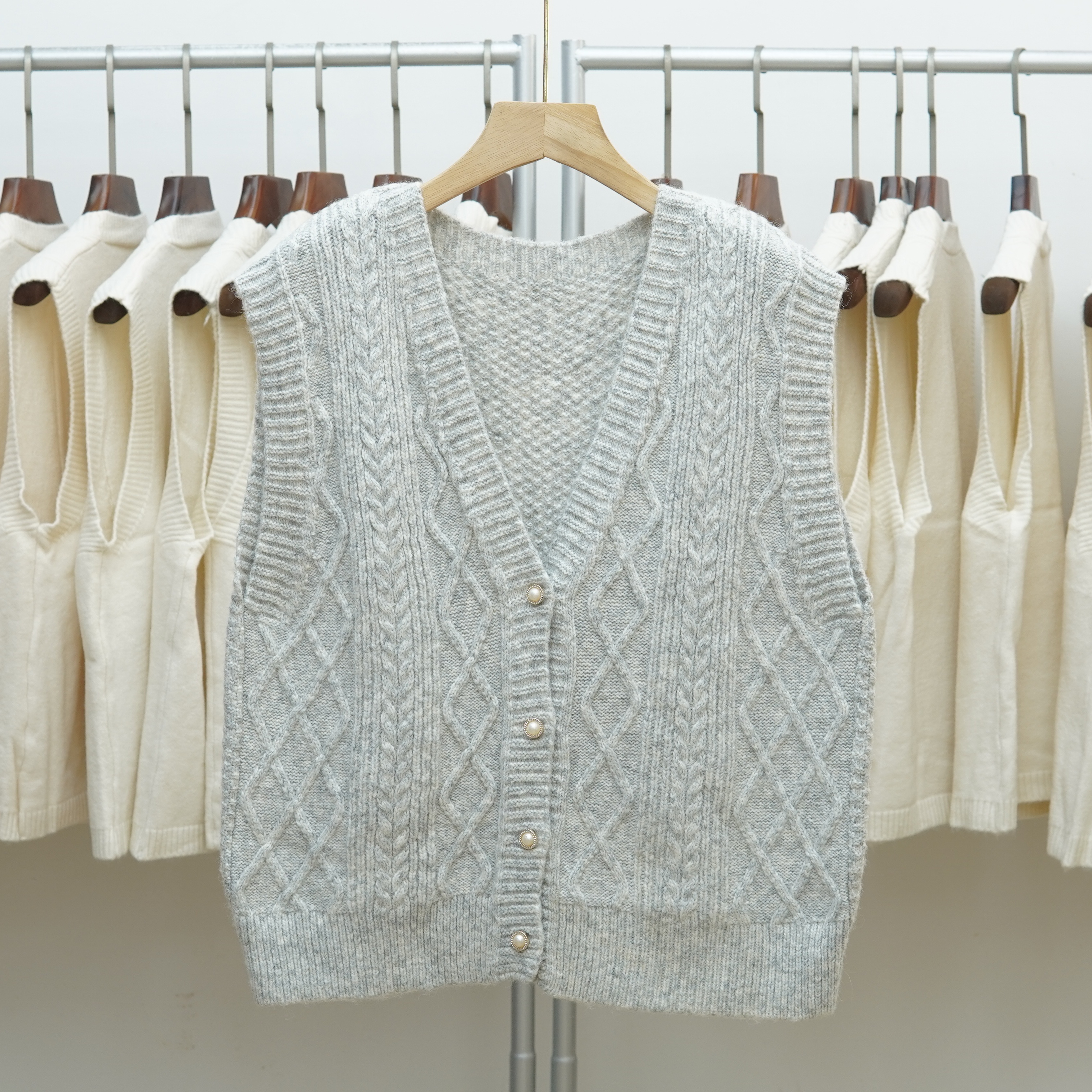 325 2025春秋季新款V领麻花菱形百搭针织马甲女无袖毛衣开衫背心