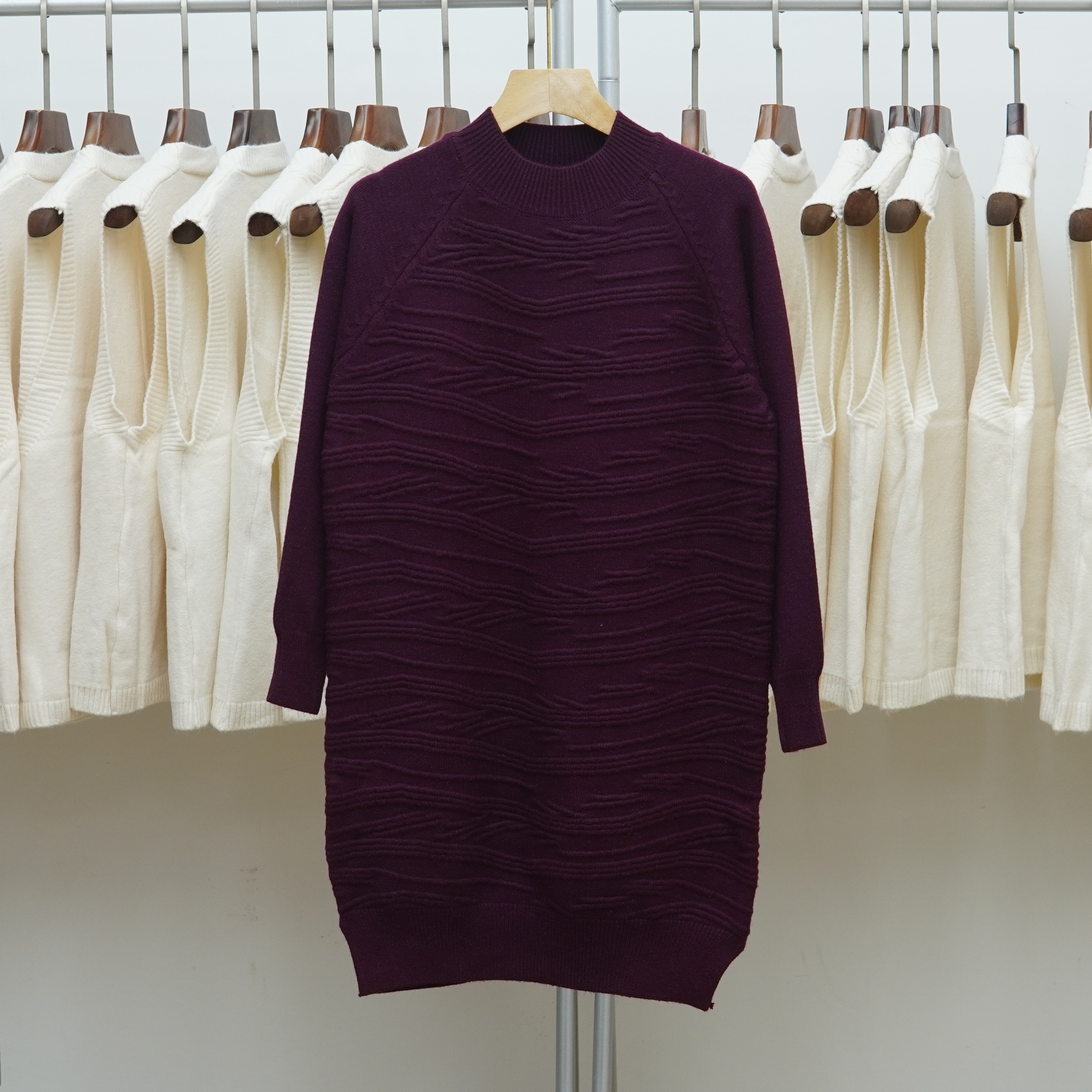 宽松舒适中长款纯色毛衣裙