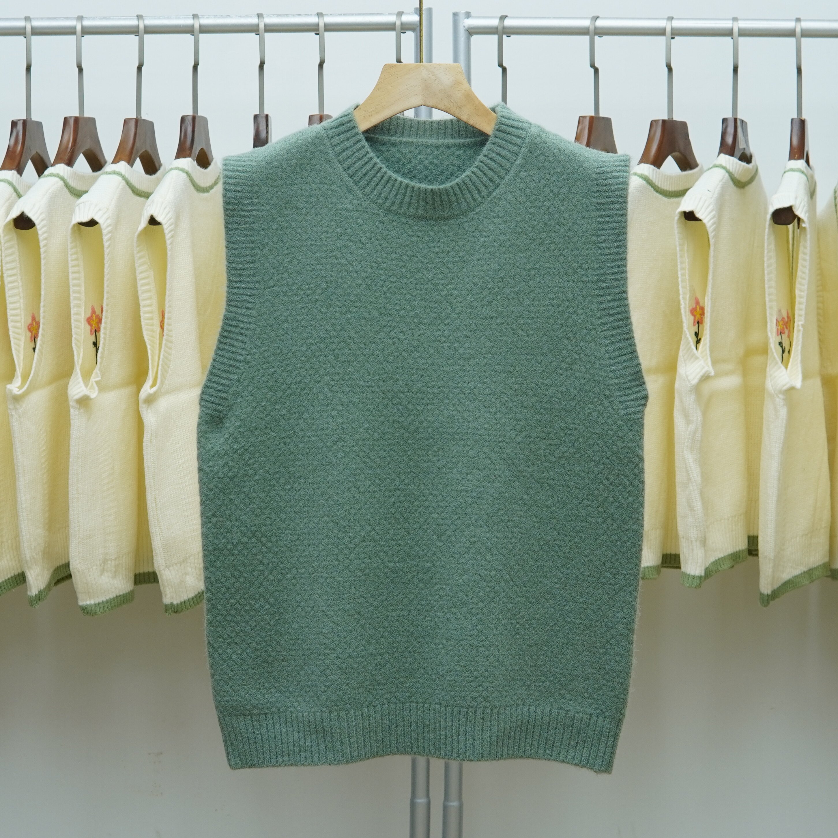 517极简风圆领针织马甲女2025秋冬新款显瘦百搭无袖毛衣背心上衣