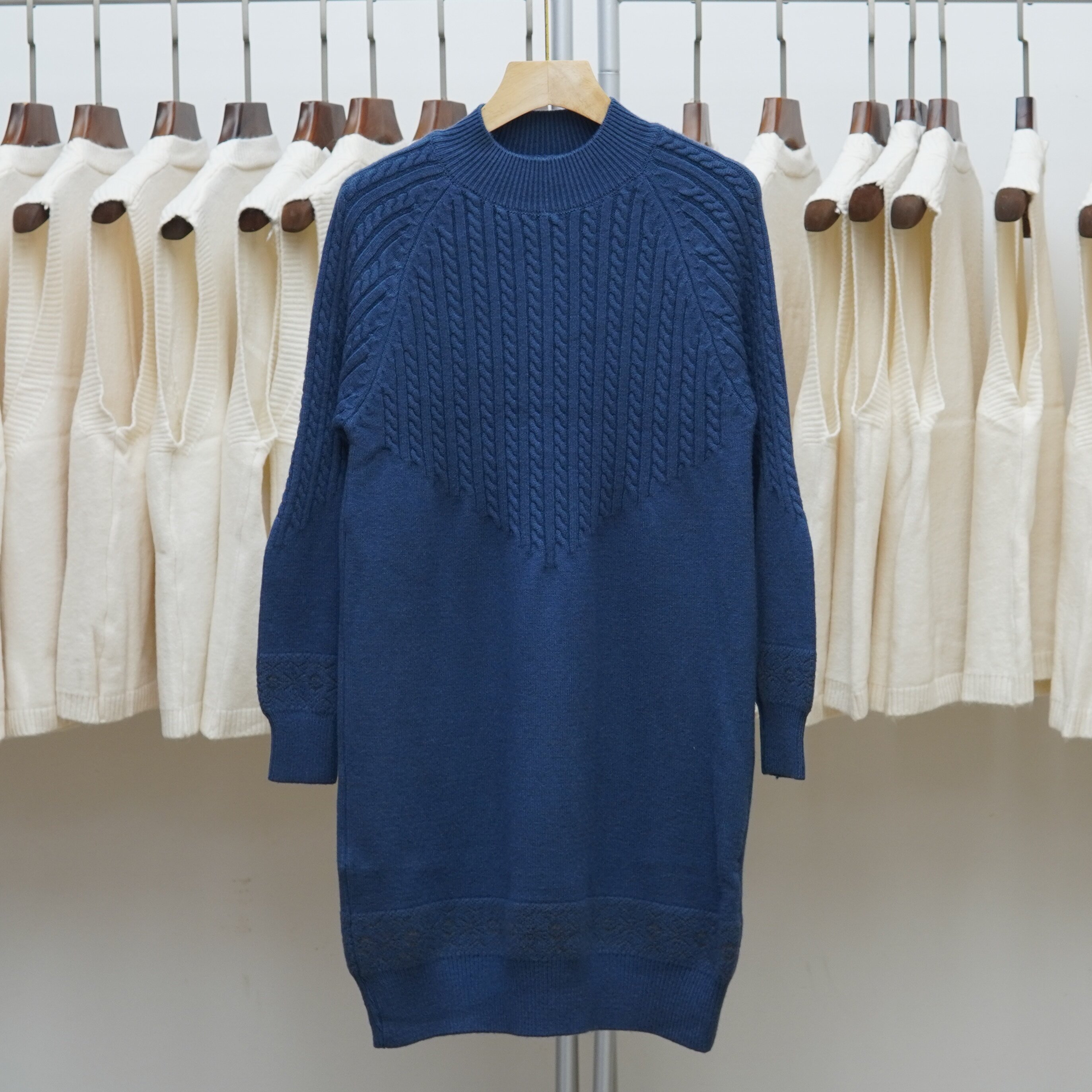 圆领长袖针织连衣裙女宽松