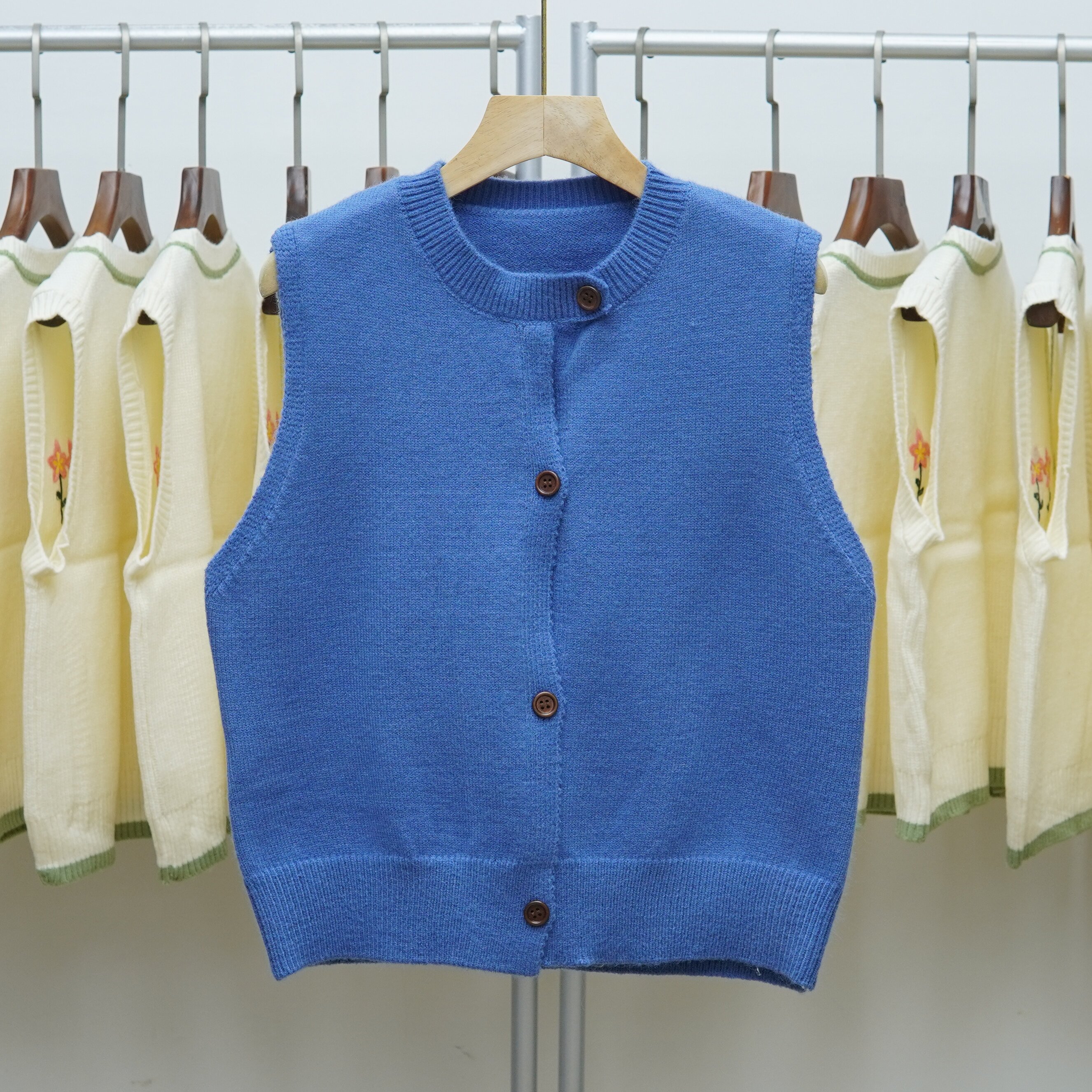 358 复古圆领纽扣针织马甲女秋冬宽松叠穿毛衣叠穿开衫背心上衣