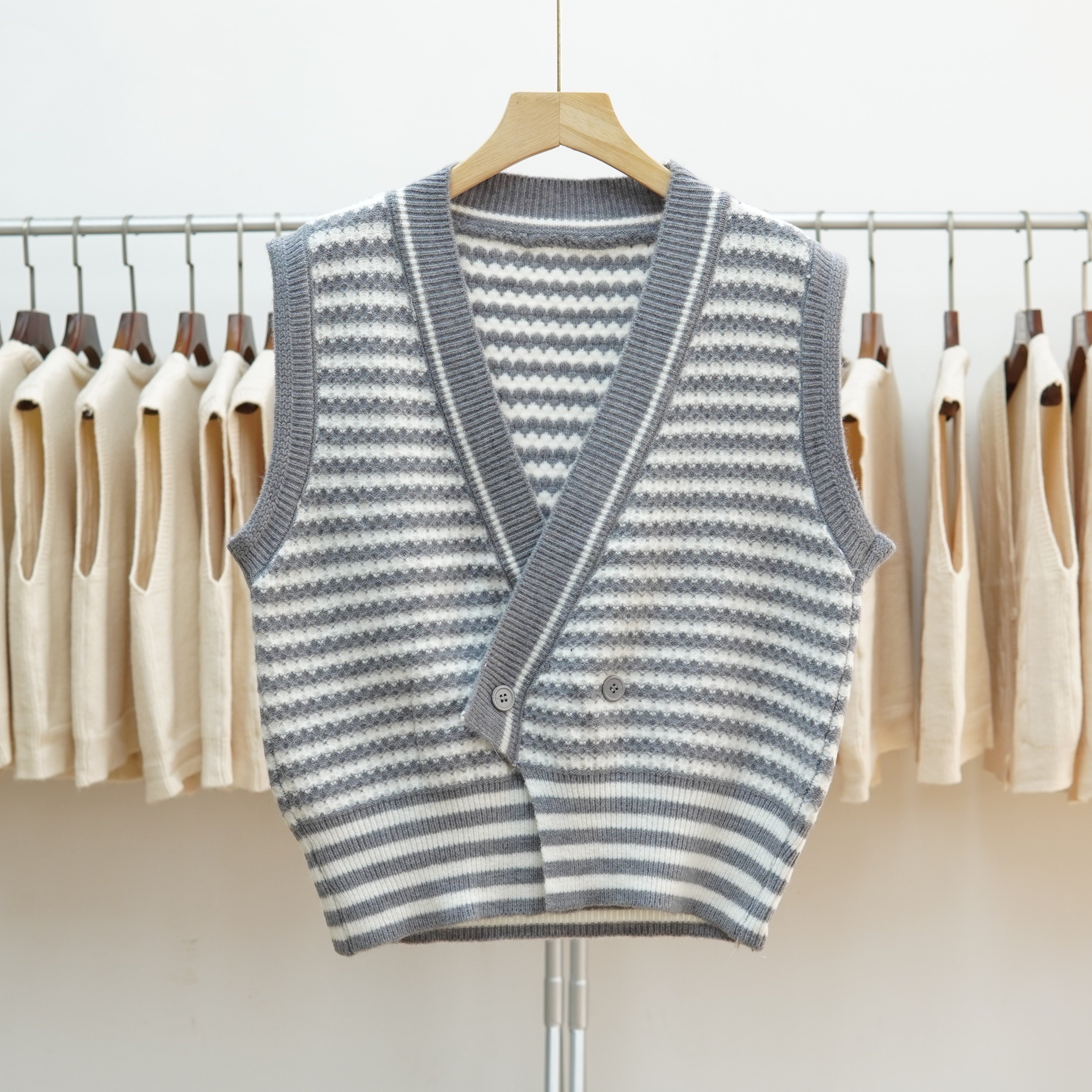 751复古学院风条纹针织马甲背心秋季外穿坎肩毛衣外套女叠穿开衫