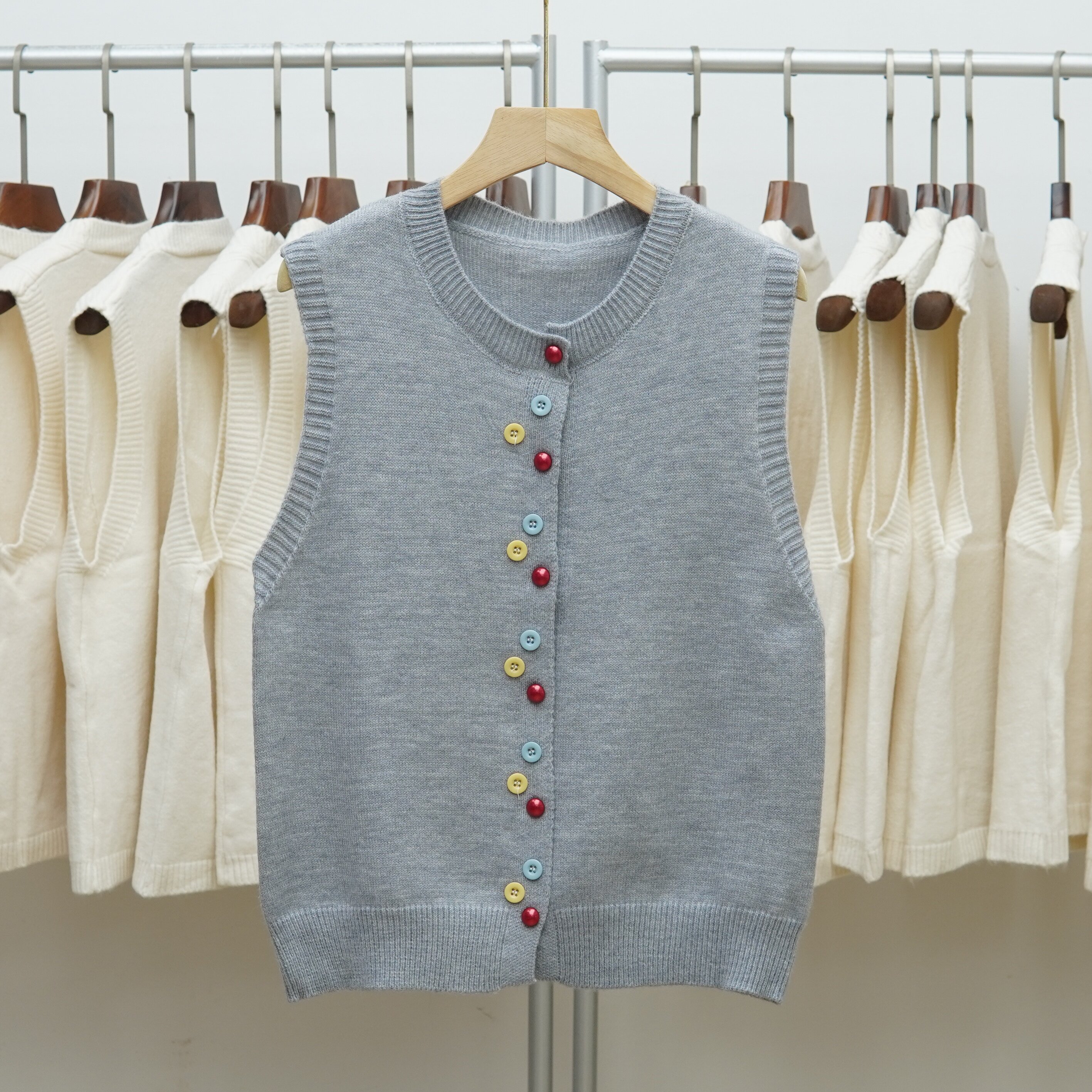 392 韩式休闲风多纽扣圆领纯色针织马甲女无袖背心外穿叠穿坎肩