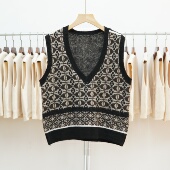 762 2025秋冬新款 V领针织马甲女黑白撞色格子坎肩背心毛衣外套