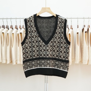762 2025秋冬新款V领针织马甲女黑白撞色格子坎肩背心毛衣外套