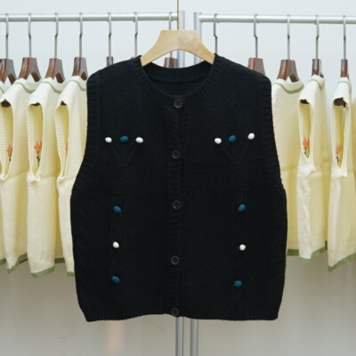 针织马甲女短款纽扣开衫