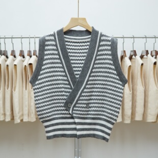 566 复古条纹针织马甲背心春秋叠穿坎肩外穿毛衣外套女开衫外搭