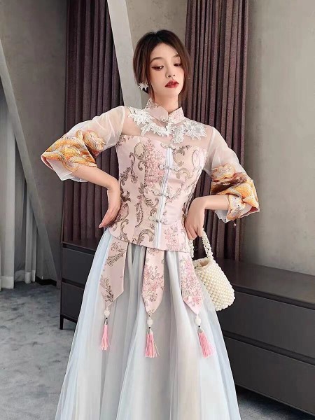 出租凭中式晚礼服伴娘服主持演出摄影写真服装昆明保山怒江德宏