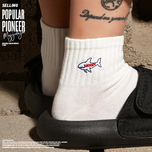 运动夏天 中筒纯棉短筒袜女潮男士 刺绣鲨鱼白色袜子男短袜夏季 薄款