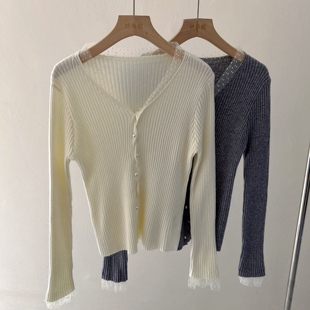 QSONETWO法式蕾丝波点拼接V领羊毛针织衫女纯欲修身长袖上衣显瘦