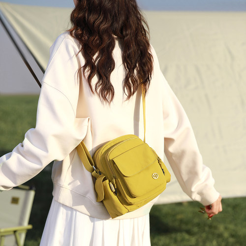 时尚百搭休闲斜挎小包女包多口袋简约单肩包大容量外出旅游手机包