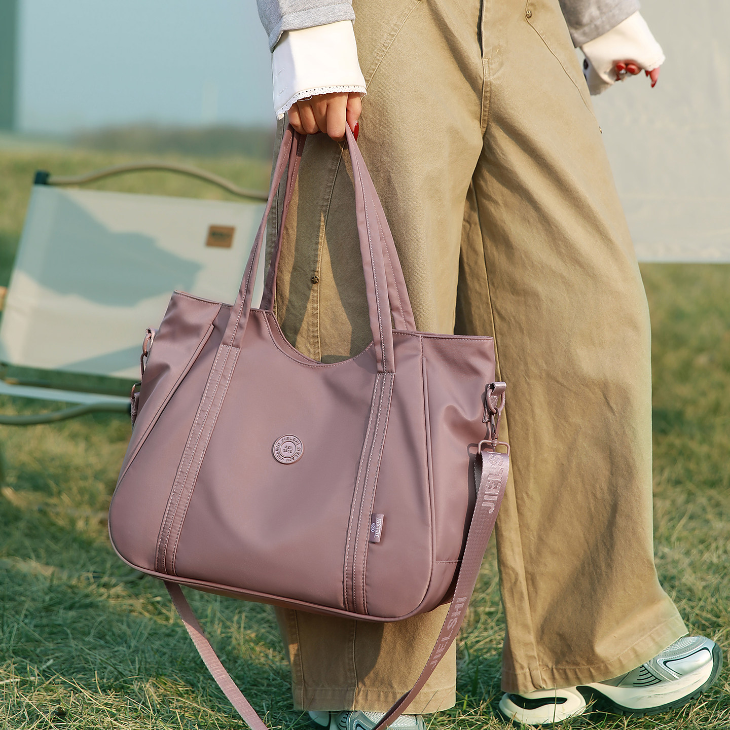 时尚通勤背包女大容量手拎包尼龙布新潮女士旅行包短途户外单肩包