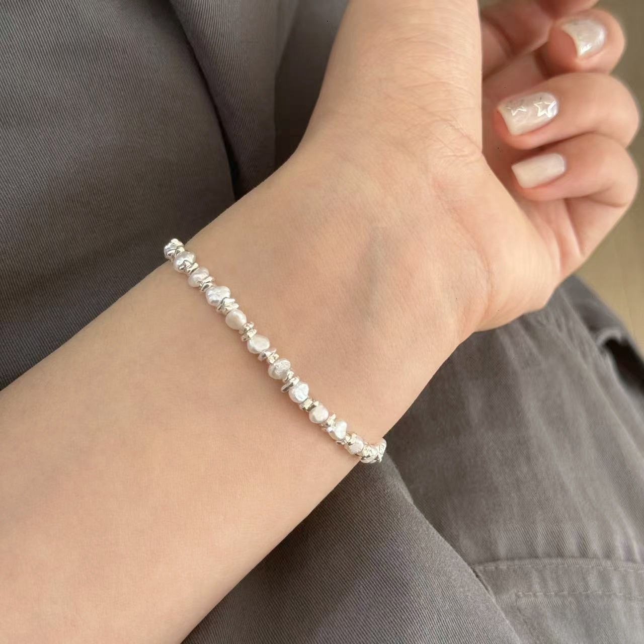 S925银精致天然淡水珍珠韩版手链女叠戴简约小众素链设计碎银手串