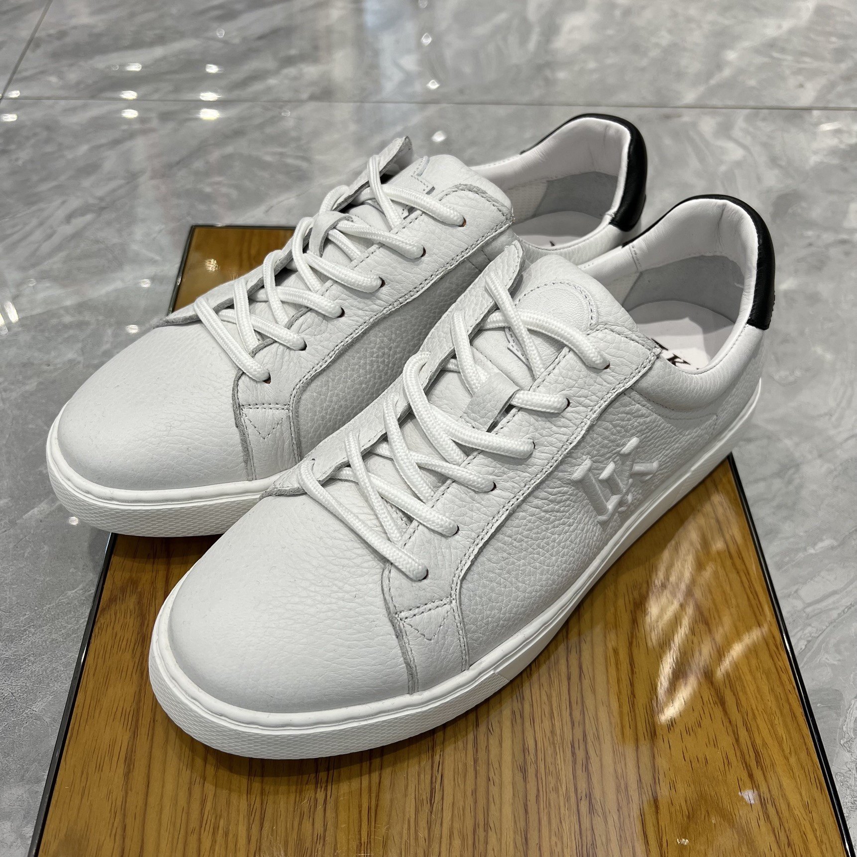 路卡迪龙男鞋专柜新款鹿皮轻便透气时尚系带男休闲板鞋372220210