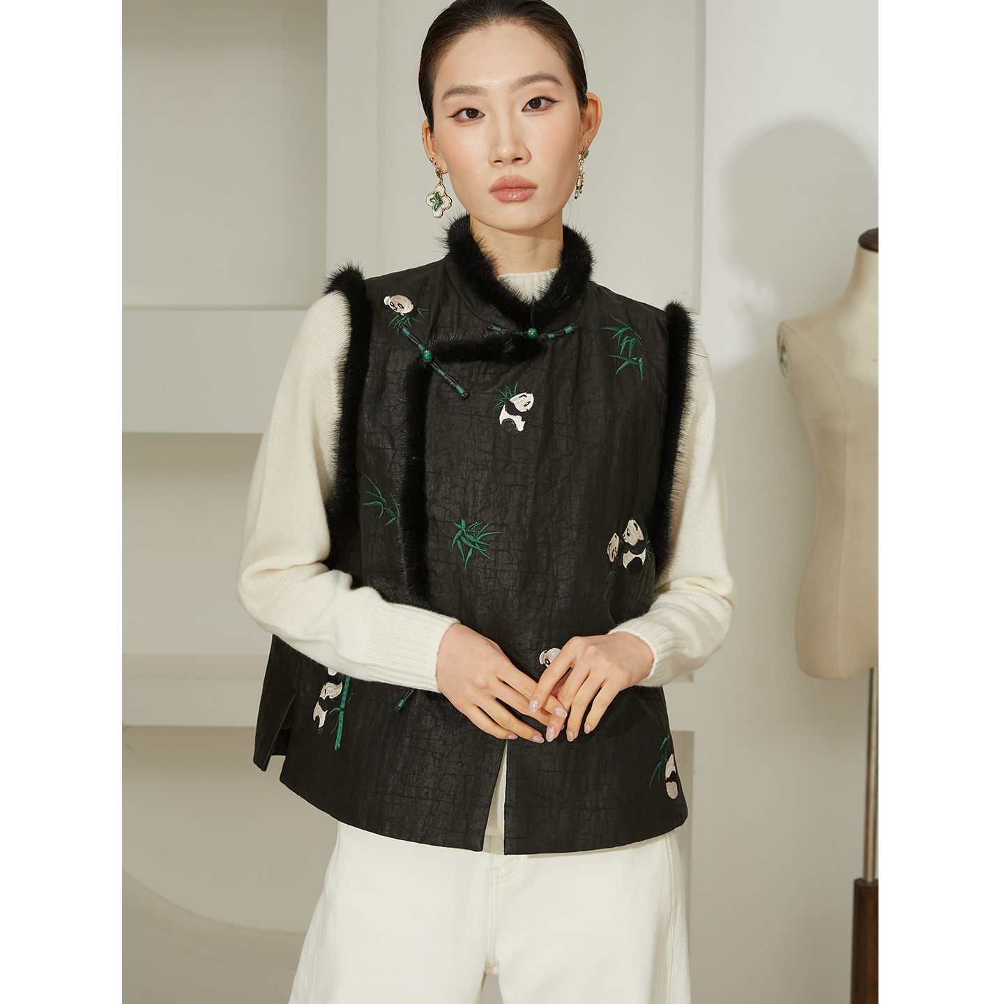 一丝牵 国风刺绣 貂毛真丝香云纱龟裂纹夹棉马甲盘扣桑蚕丝袄背心