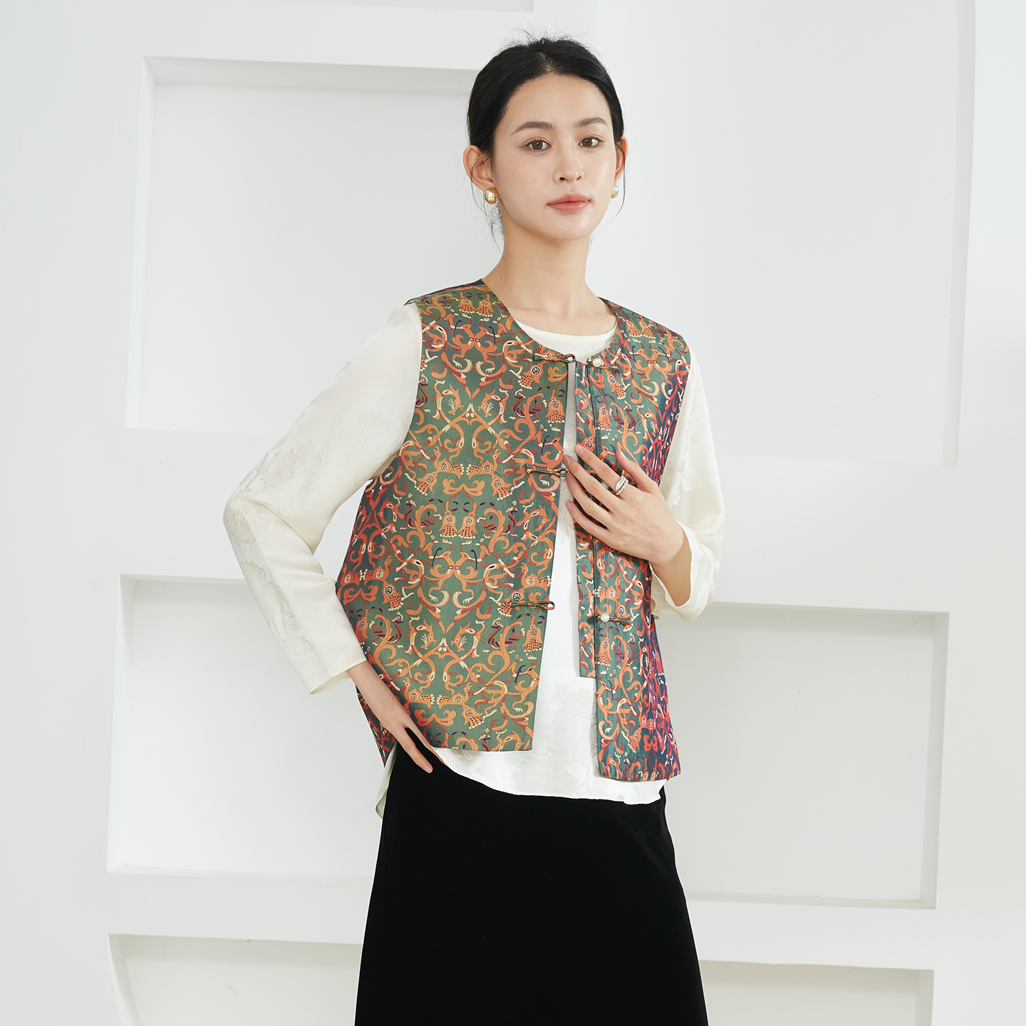 一丝牵100%桑蚕丝蜀锦国风盘扣真丝马甲女圆领无袖背心外穿上衣春