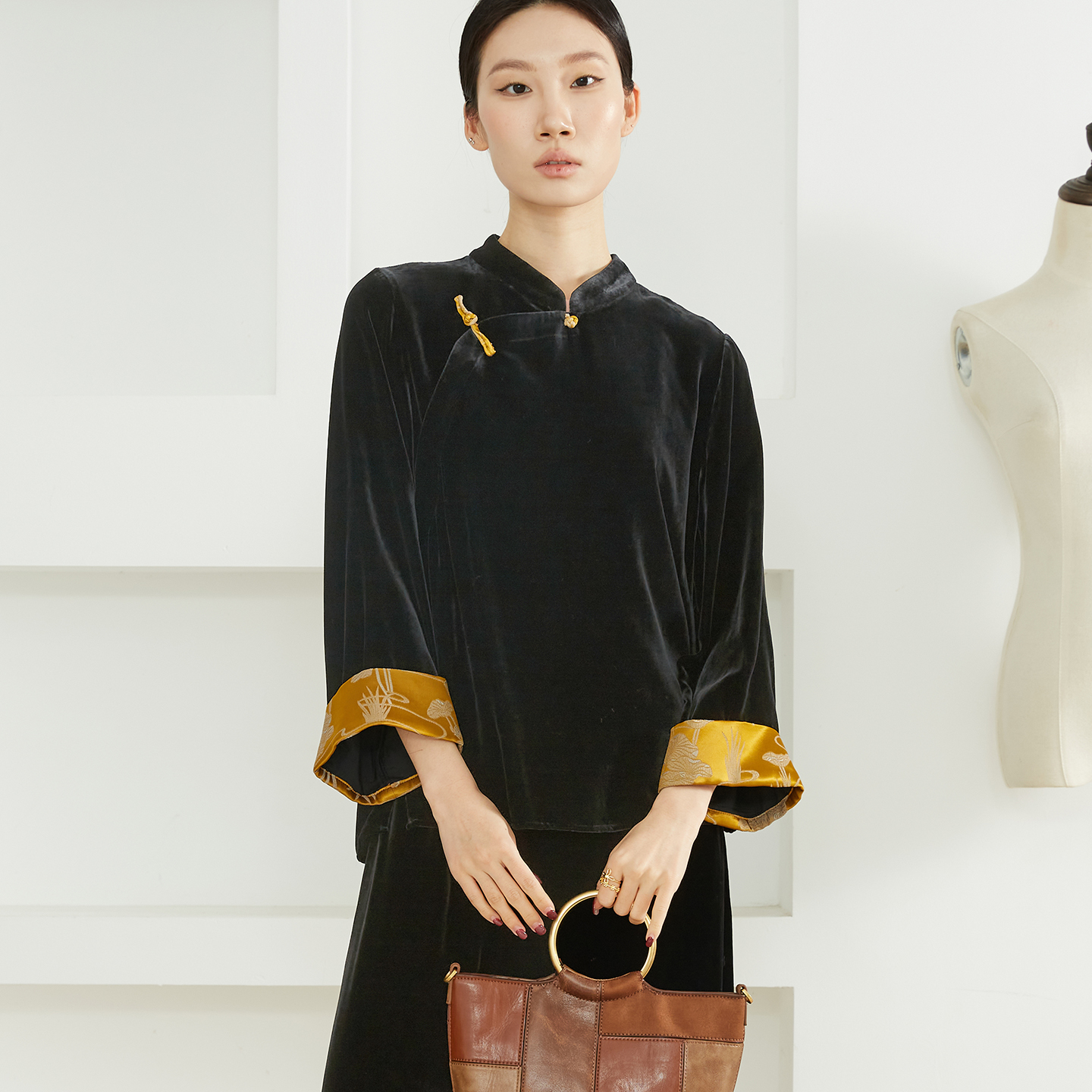 高定 国风撞色挽袖斜门襟盘扣丝绒真丝立领上衣女桑蚕丝新中式秋