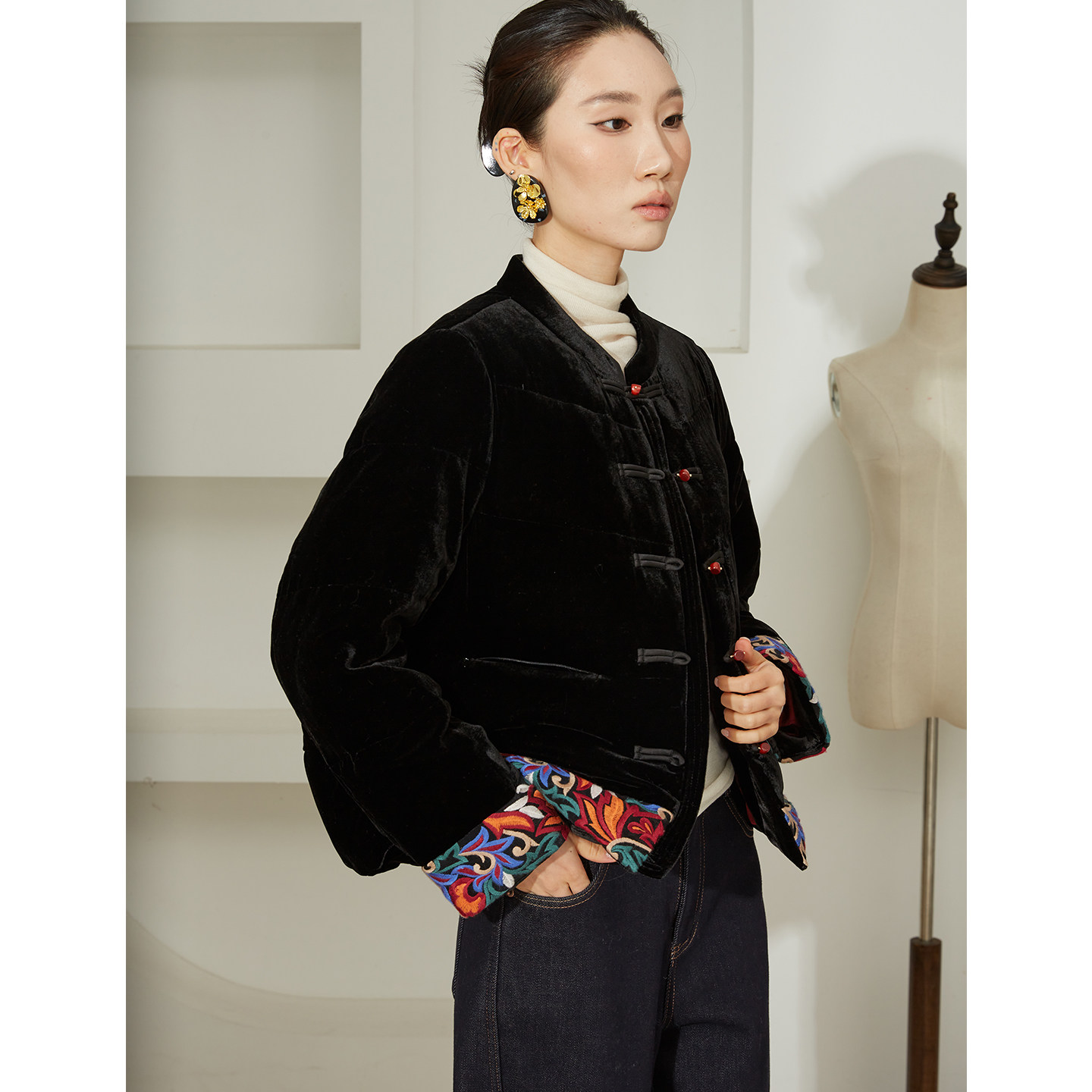 一丝牵90白鹅绒100%桑蚕丝底布丝绒羽绒服国风刺绣盘扣鹅绒服加厚