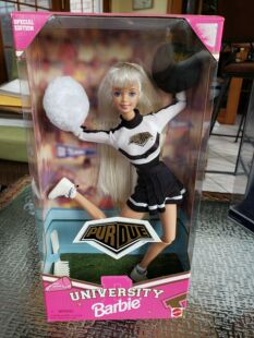 发 Barbie Purdue University 1996 啦啦队长芭比娃娃