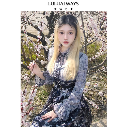 LULUALWAYS【商场同款】优雅印花腰带装饰短款连衣裙