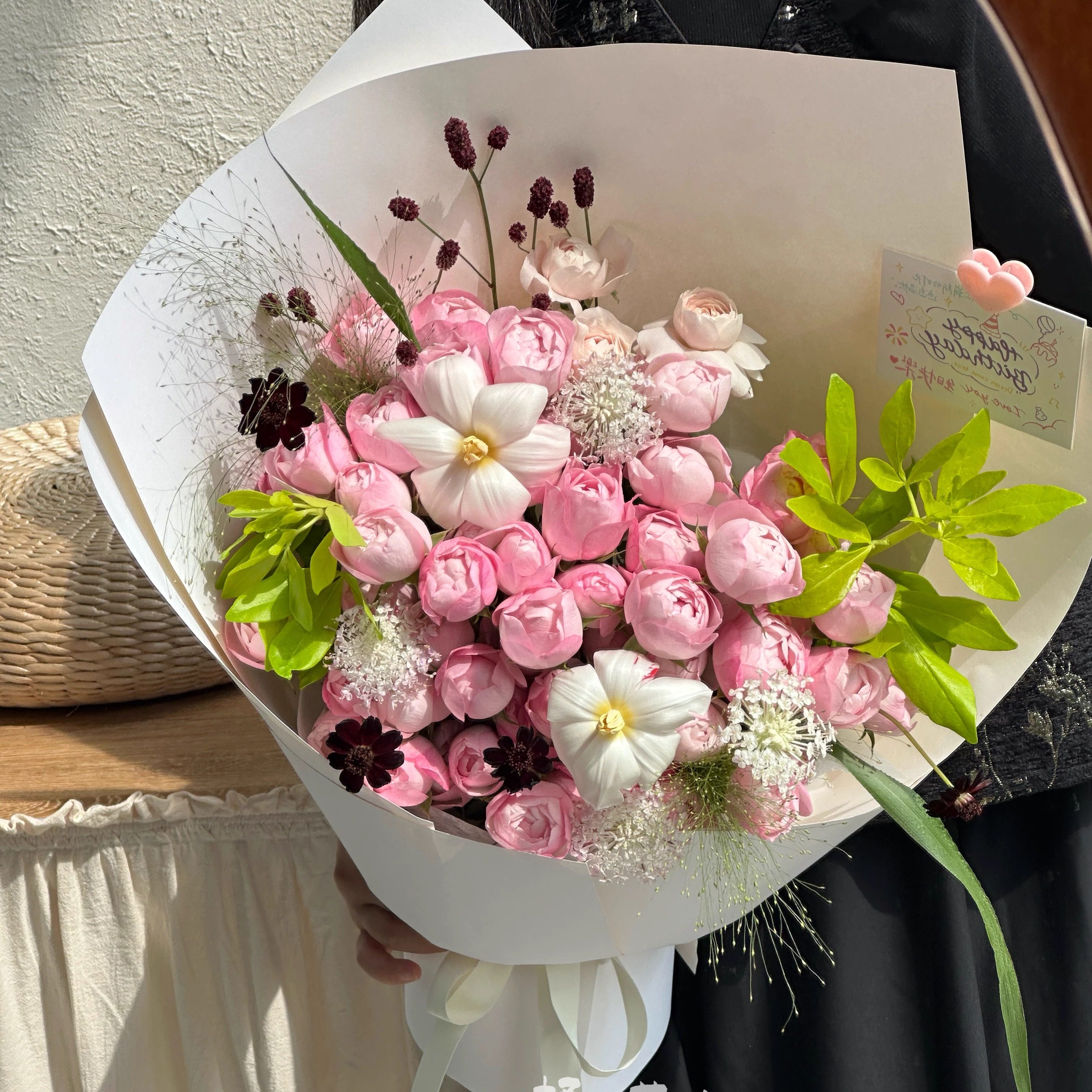 草莓杏仁饼多头玫瑰混合花束 重庆花店鲜花速递同城配送生日花束