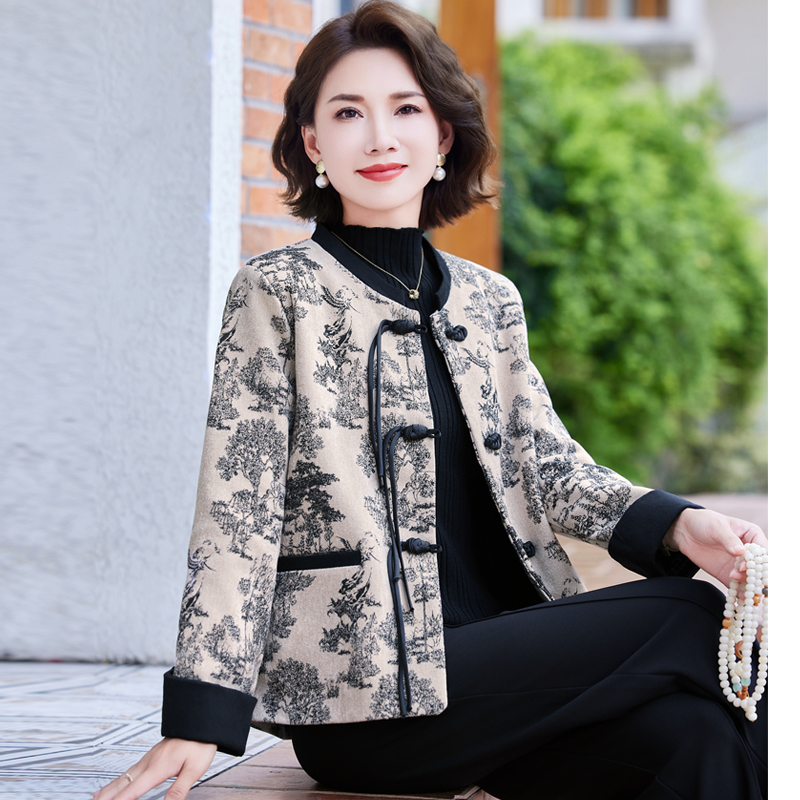 千絲鹿媽媽春裝小香風(fēng)短款外套2025新款中老年女裝洋氣小個子上衣