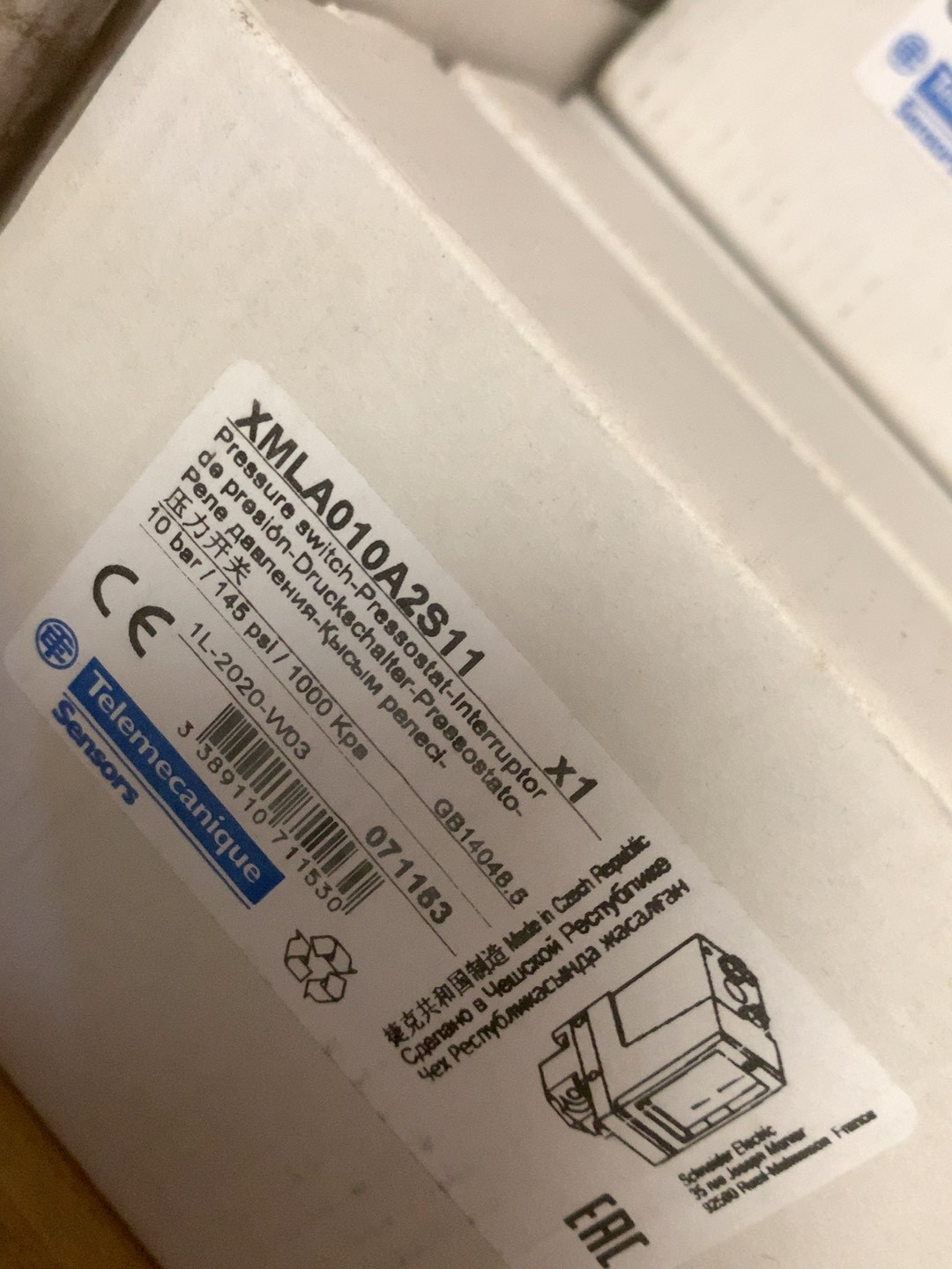全新原装施耐德压力开关XMLA010A2S11 XMLAO1全新原装拍前请询价