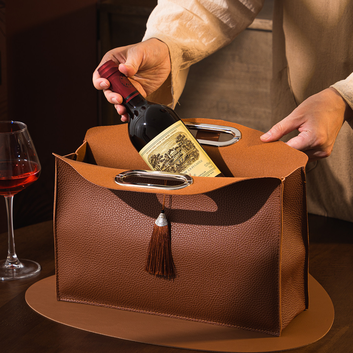 2025新款高档红酒手提袋红酒包装礼袋中秋月饼手提袋伴手礼礼物袋