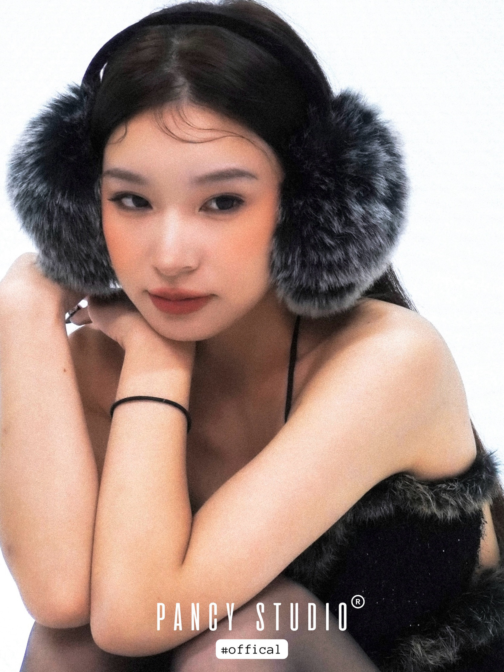 PANCY 겨울 분위기 모조 모피 크림 블랙 플러시 귀마개 따뜻한 귀마개 큰 귀마개 얼굴을 보여주는 작은 귀 가방