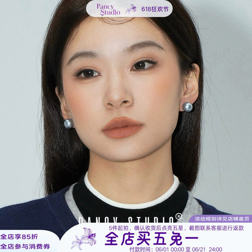 显白冷调！长春花蓝珍珠耳钉