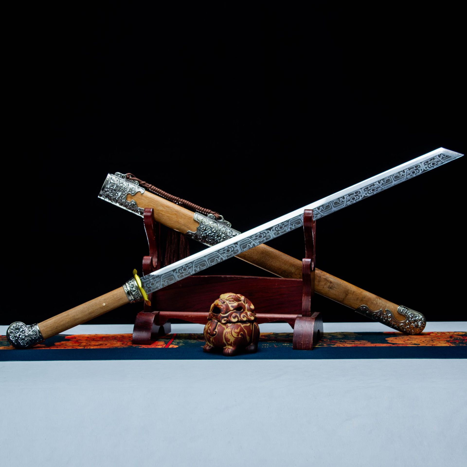 龙泉市刀剑高锰钢防身冷兵器一体