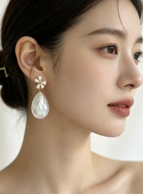 天然海水白贝母贝壳花朵耳钉独特漂亮耳环女款2026新款高级感耳饰
