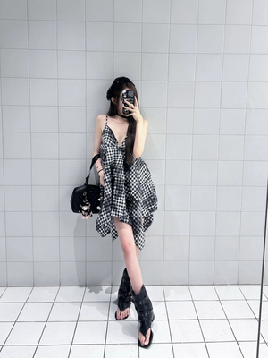 2025夏季设计感叠穿露肩无袖连衣裙辣妹复古不规则双层格纹吊带裙