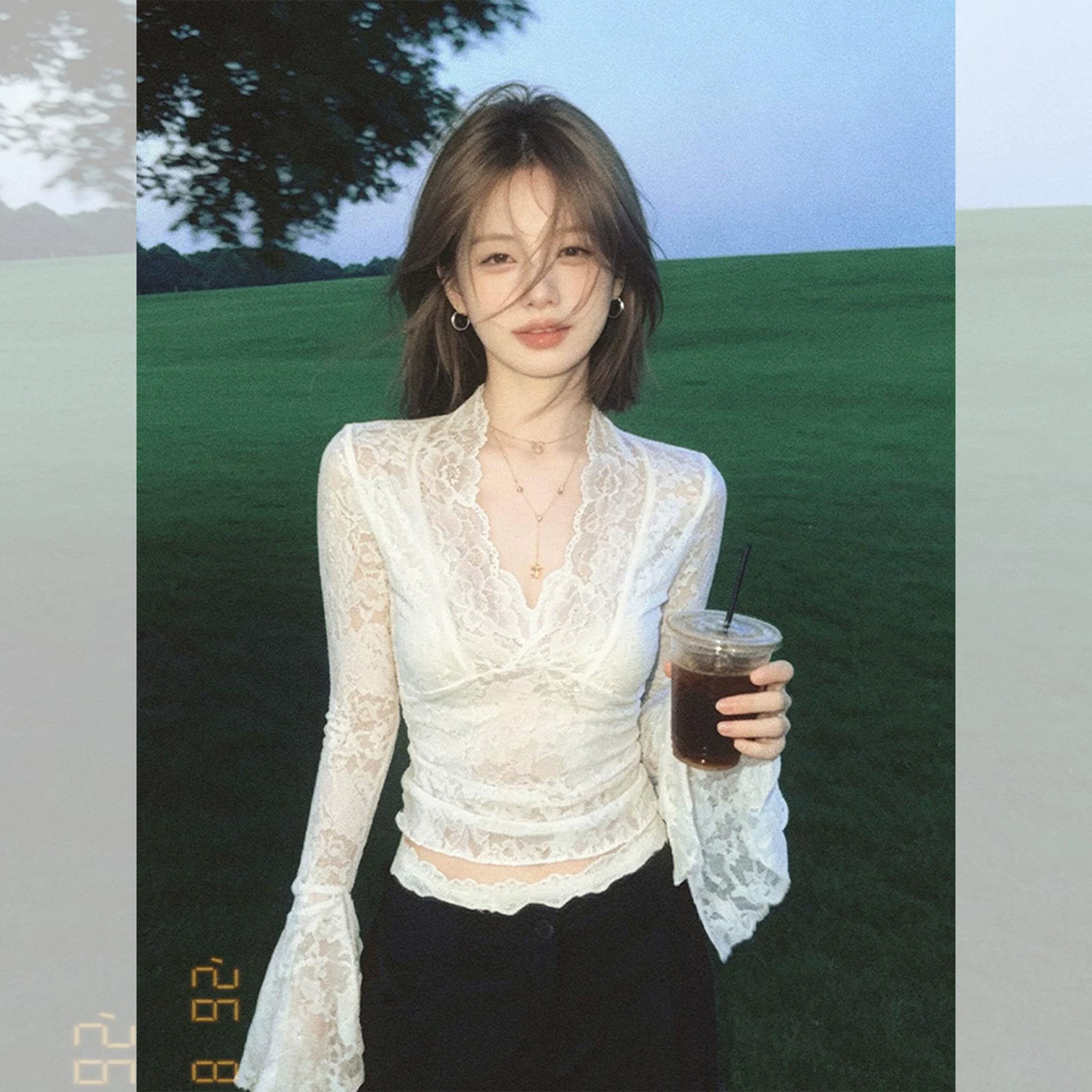 法式高级感v领蕾丝长袖t恤女秋季内服辣妹风修身喇叭袖打底衫上衣