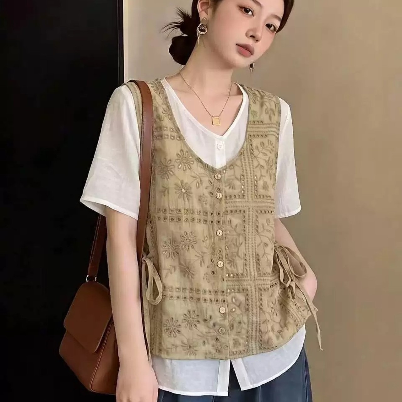 大码胖mm洋气镂空刺绣百搭假两件衬衫女夏季新款宽松显瘦上衣T恤