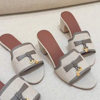 升级版~2026夏季吊坠一字拖女粗跟外穿度假防滑lp百搭平底凉拖鞋