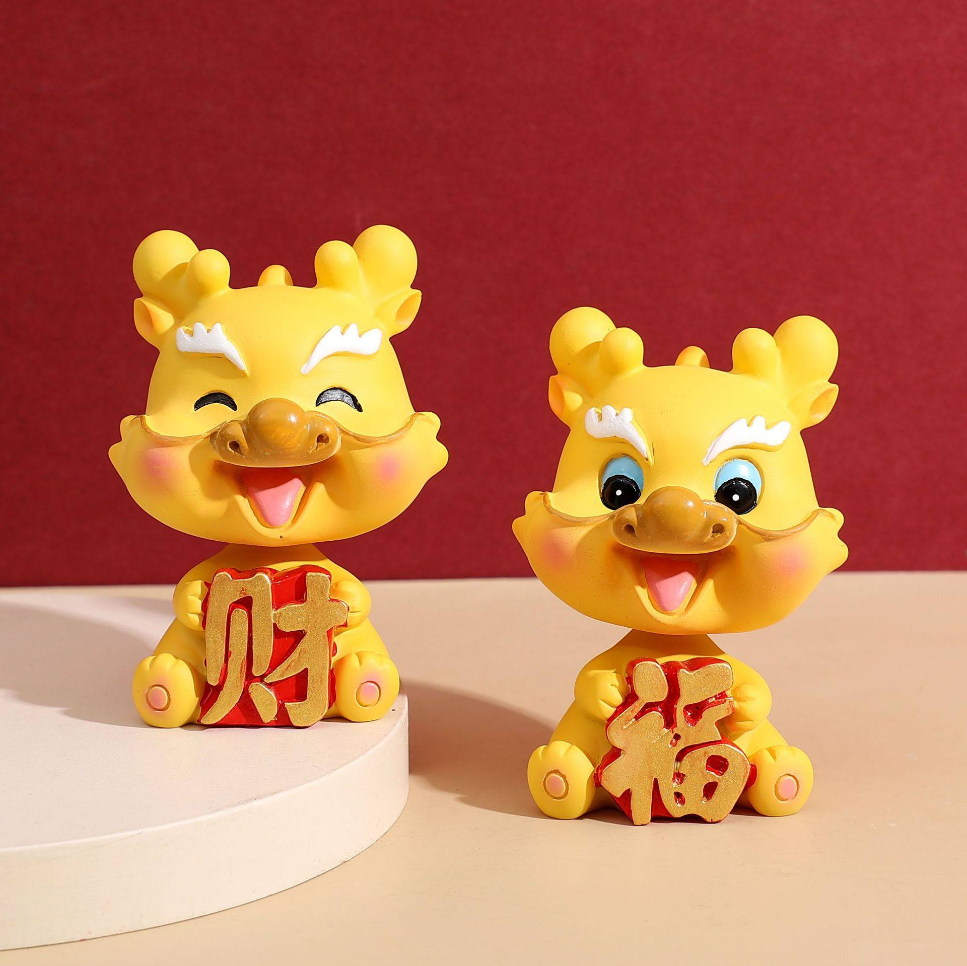中国风生肖龙汽车摆件中控台吉祥物办公桌面摇头卡通高档装饰用品